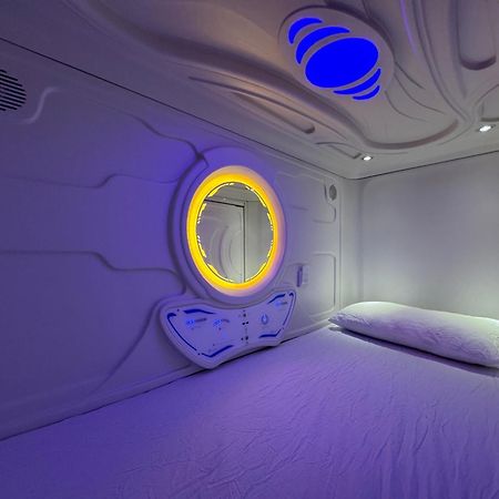 Hostel Space Capsule Madrid Ngoại thất bức ảnh