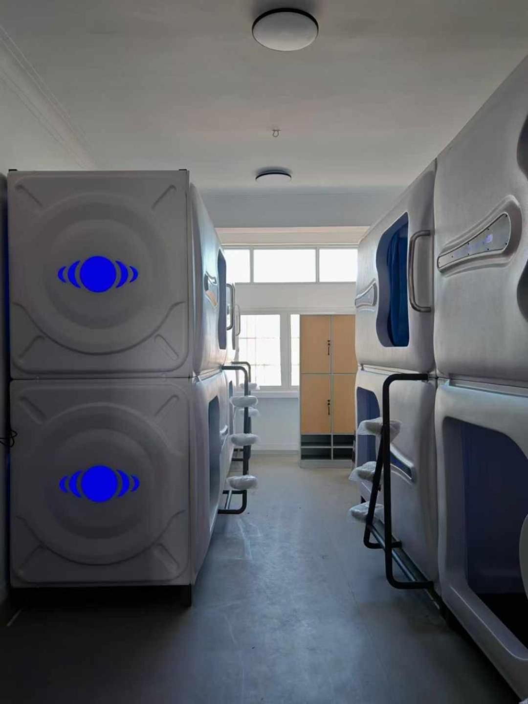 Hostel Space Capsule Madrid Ngoại thất bức ảnh