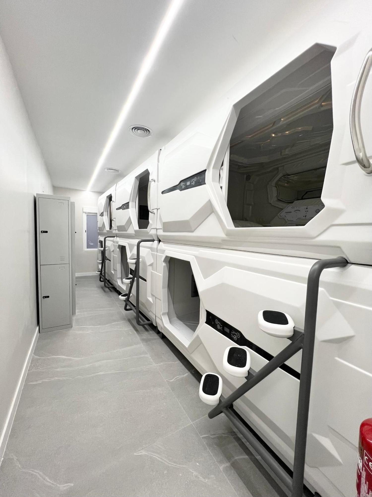 Hostel Space Capsule Madrid Ngoại thất bức ảnh