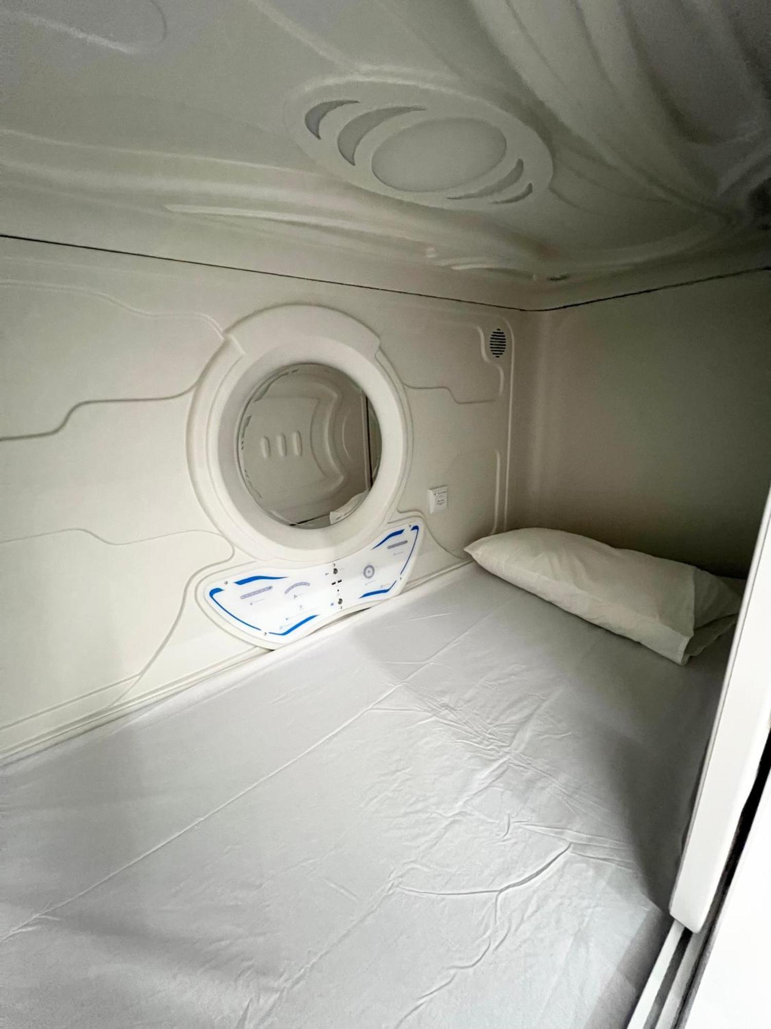 Hostel Space Capsule Madrid Ngoại thất bức ảnh