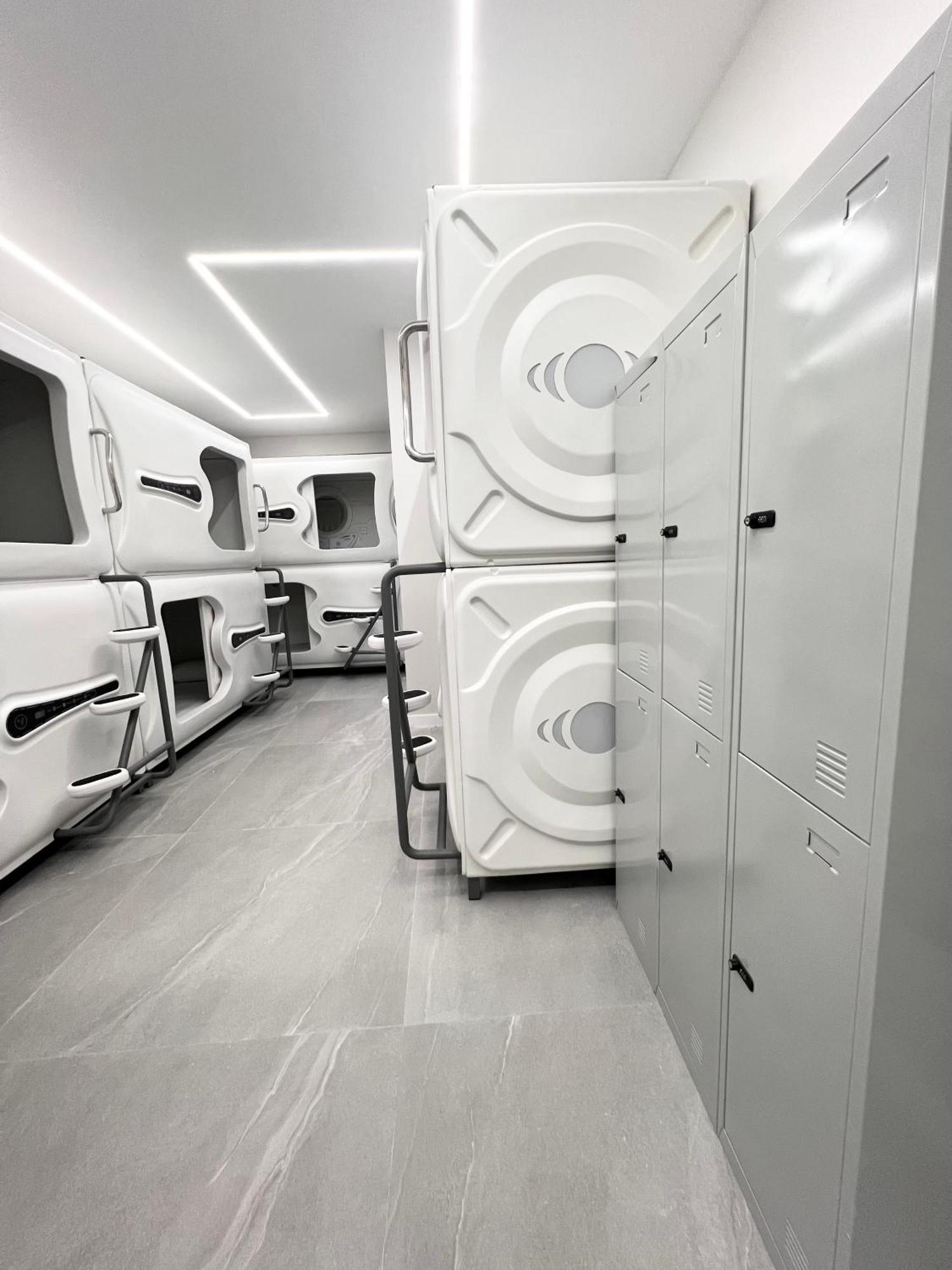 Hostel Space Capsule Madrid Ngoại thất bức ảnh