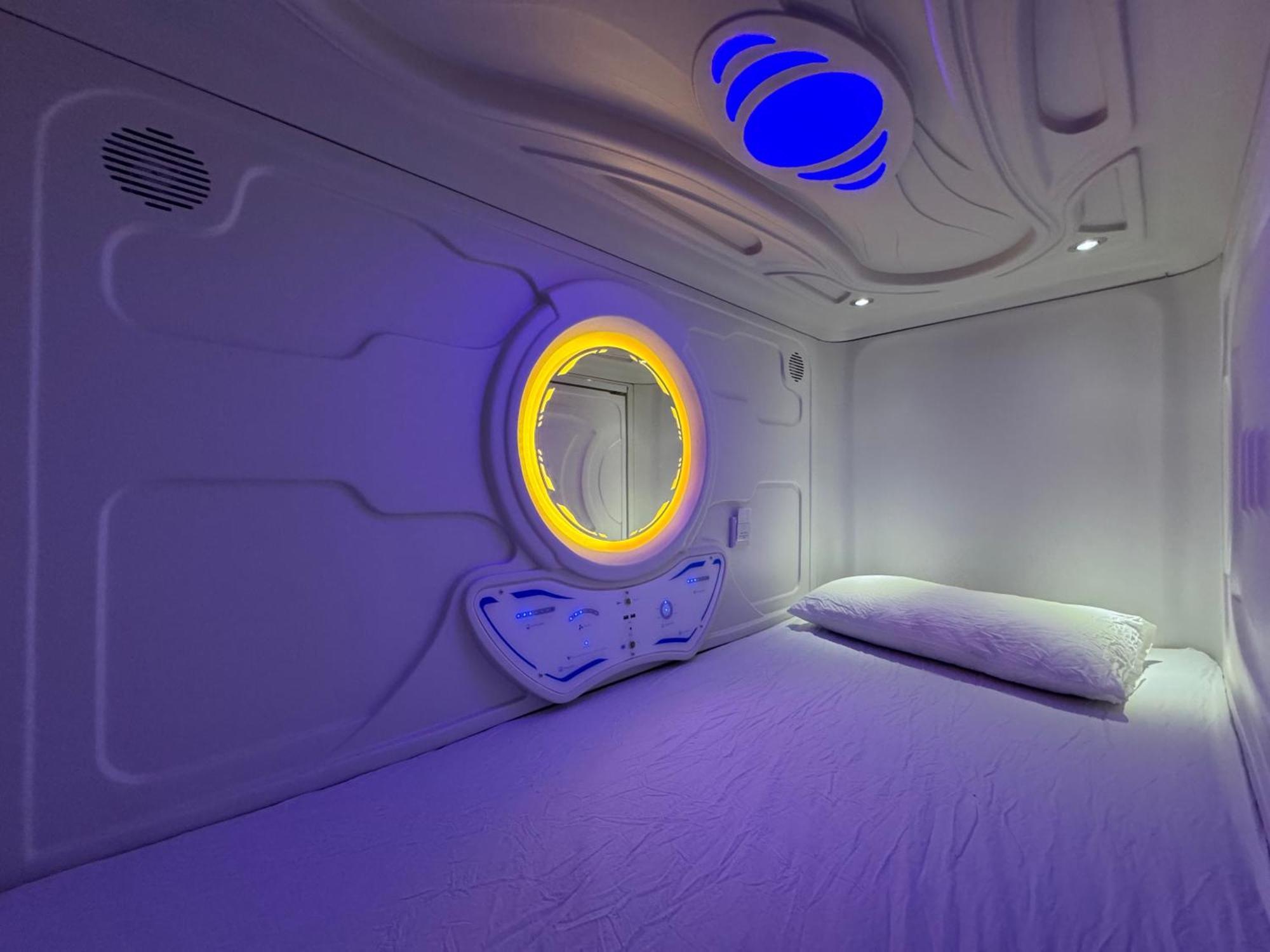 Hostel Space Capsule Madrid Ngoại thất bức ảnh