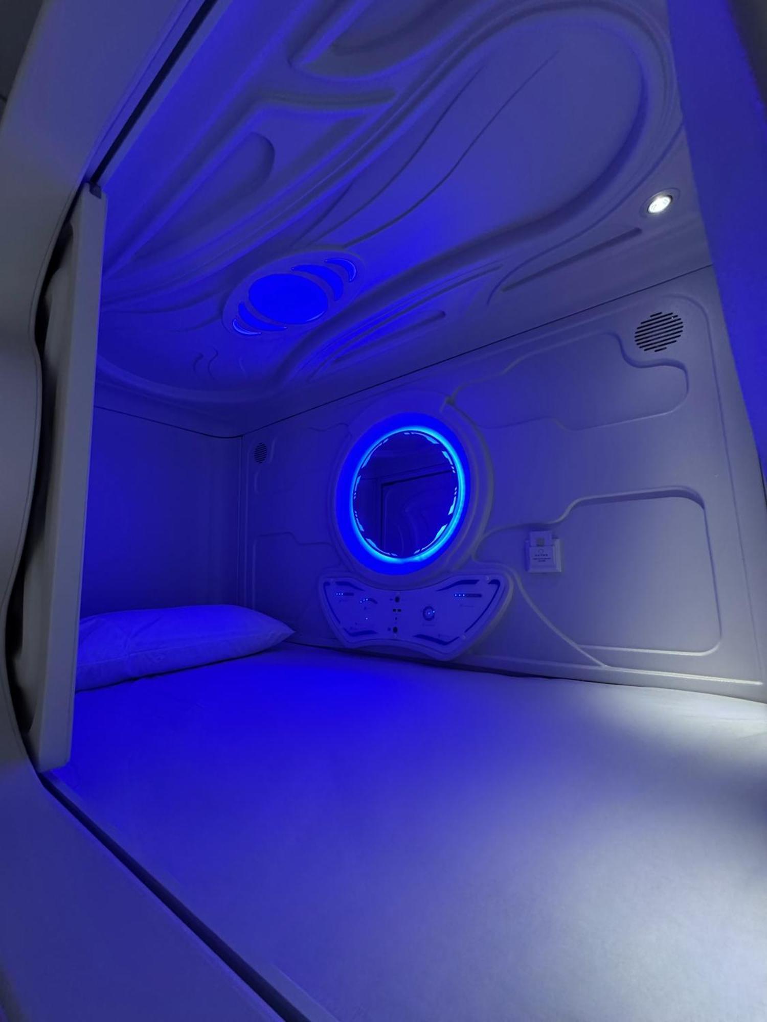 Hostel Space Capsule Madrid Ngoại thất bức ảnh