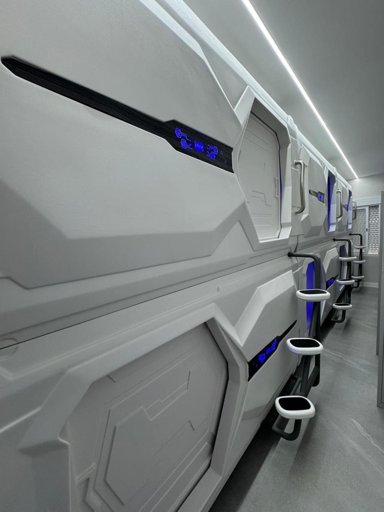Hostel Space Capsule Madrid Ngoại thất bức ảnh