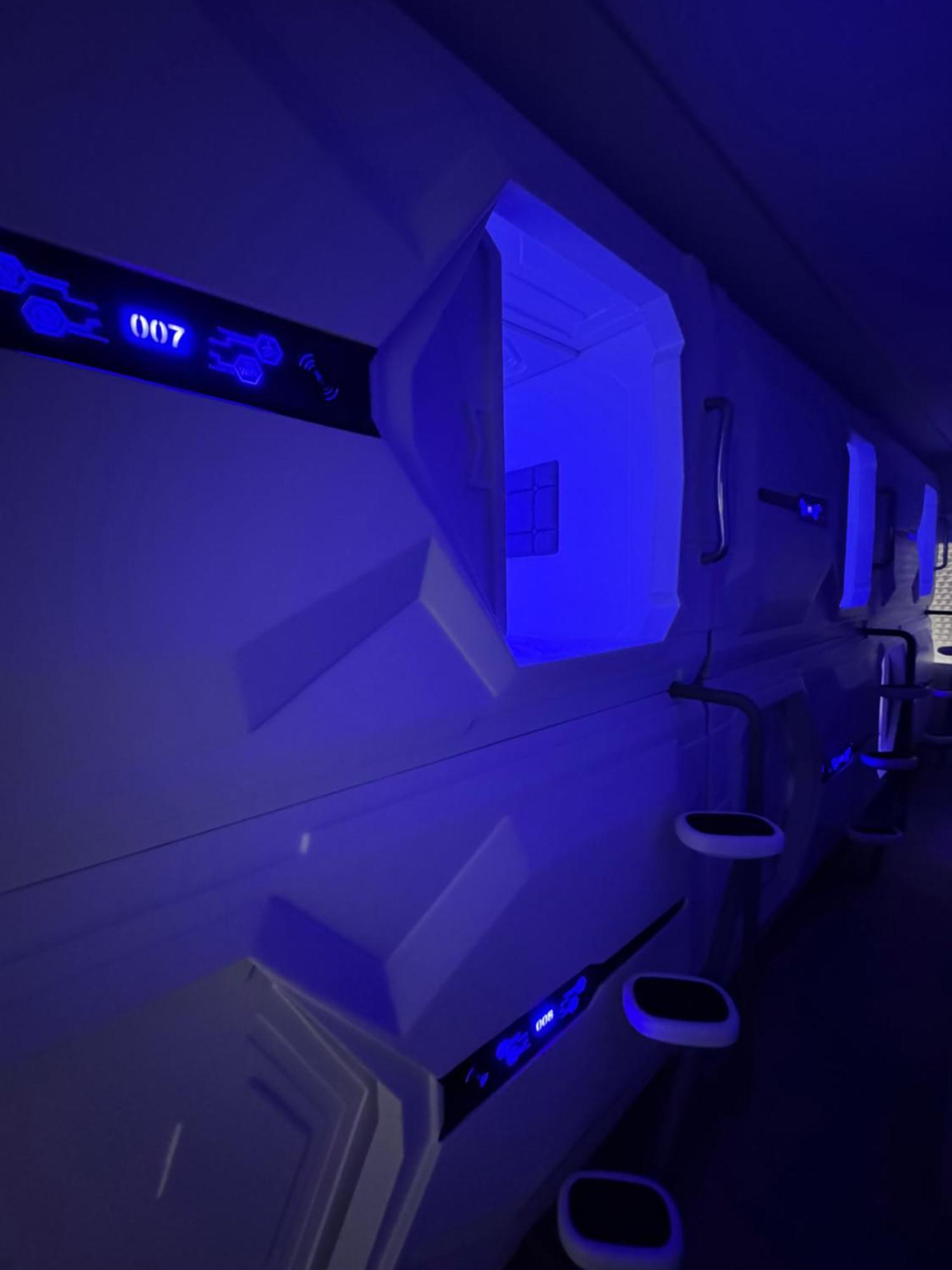 Hostel Space Capsule Madrid Ngoại thất bức ảnh