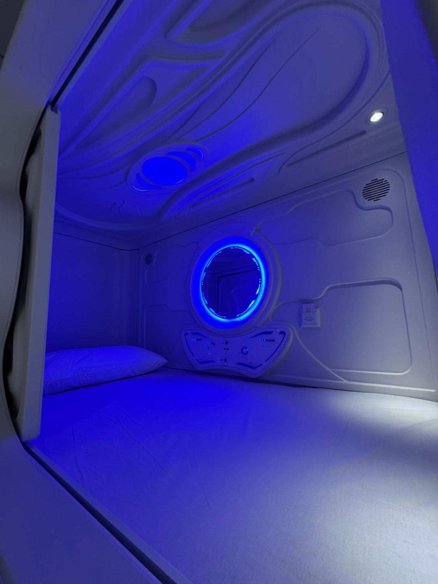 Hostel Space Capsule Madrid Ngoại thất bức ảnh