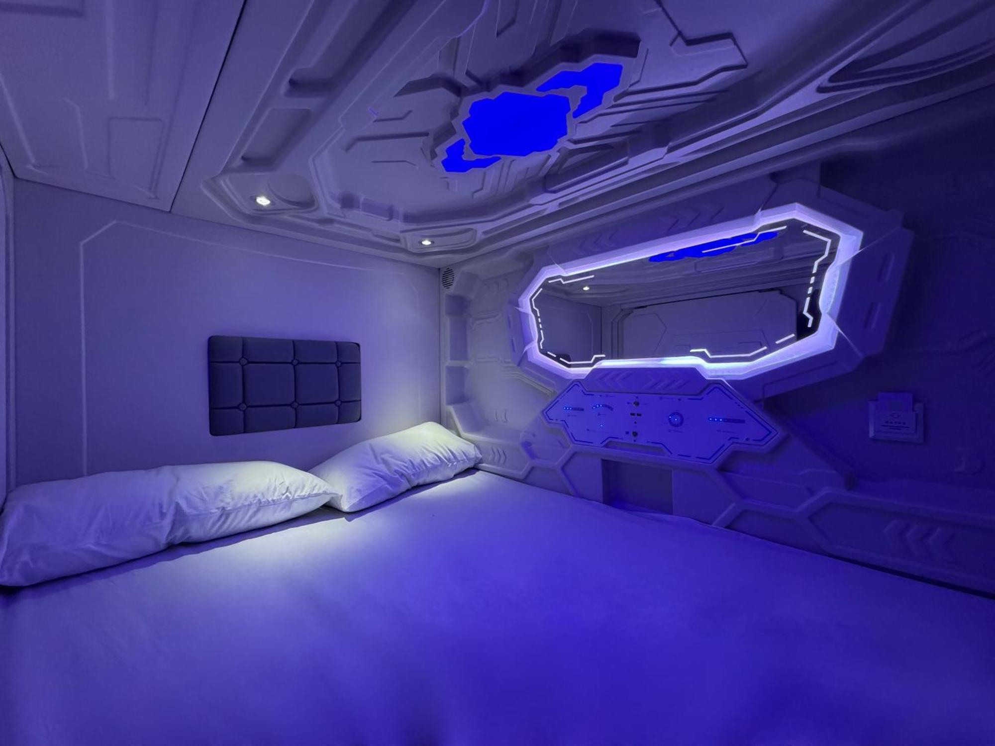 Hostel Space Capsule Madrid Ngoại thất bức ảnh