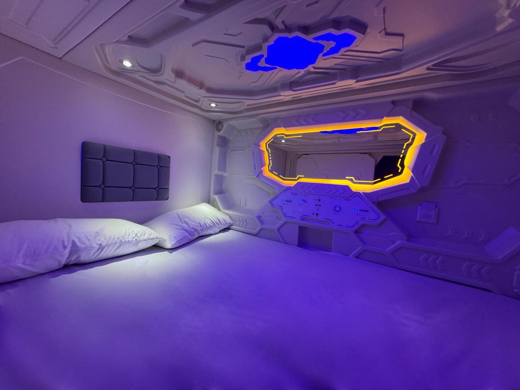 Hostel Space Capsule Madrid Ngoại thất bức ảnh