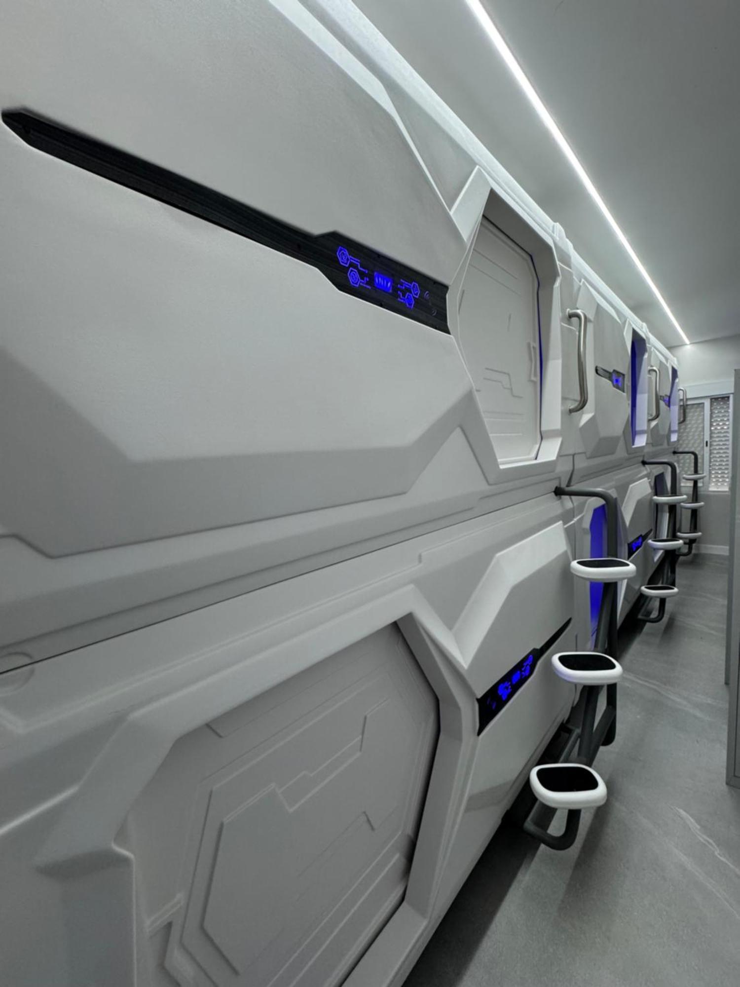 Hostel Space Capsule Madrid Ngoại thất bức ảnh