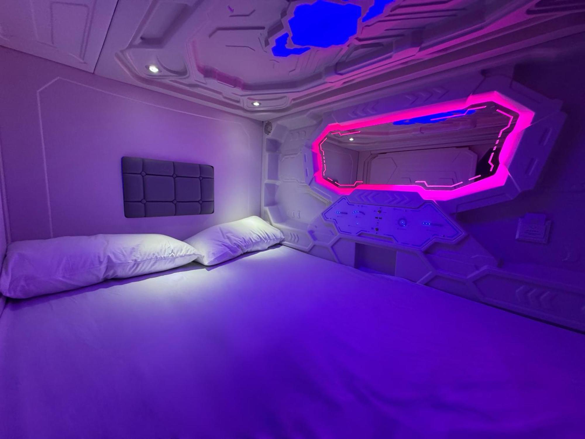 Hostel Space Capsule Madrid Ngoại thất bức ảnh
