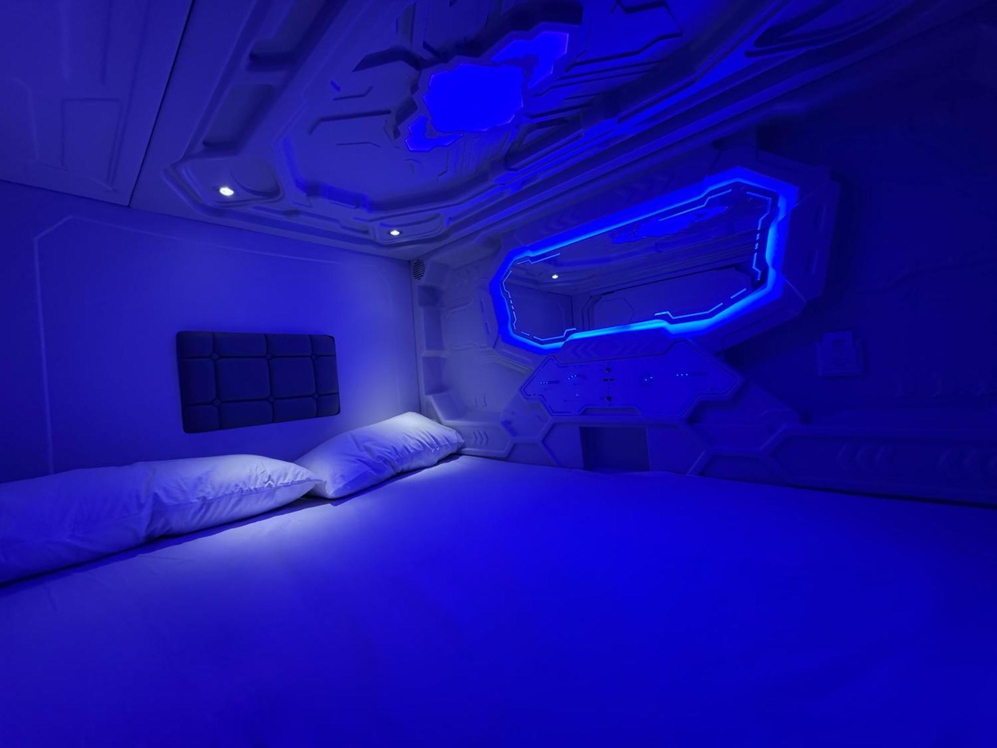 Hostel Space Capsule Madrid Ngoại thất bức ảnh