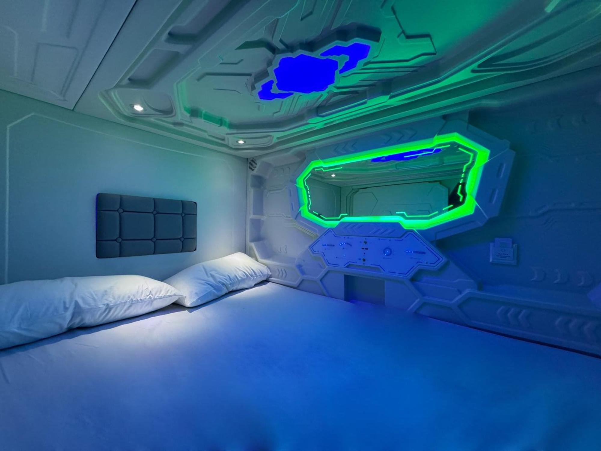 Hostel Space Capsule Madrid Ngoại thất bức ảnh